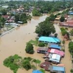 Chao Phraya Dam surge floods Ayutthaya and displaces thousands | Thaiger