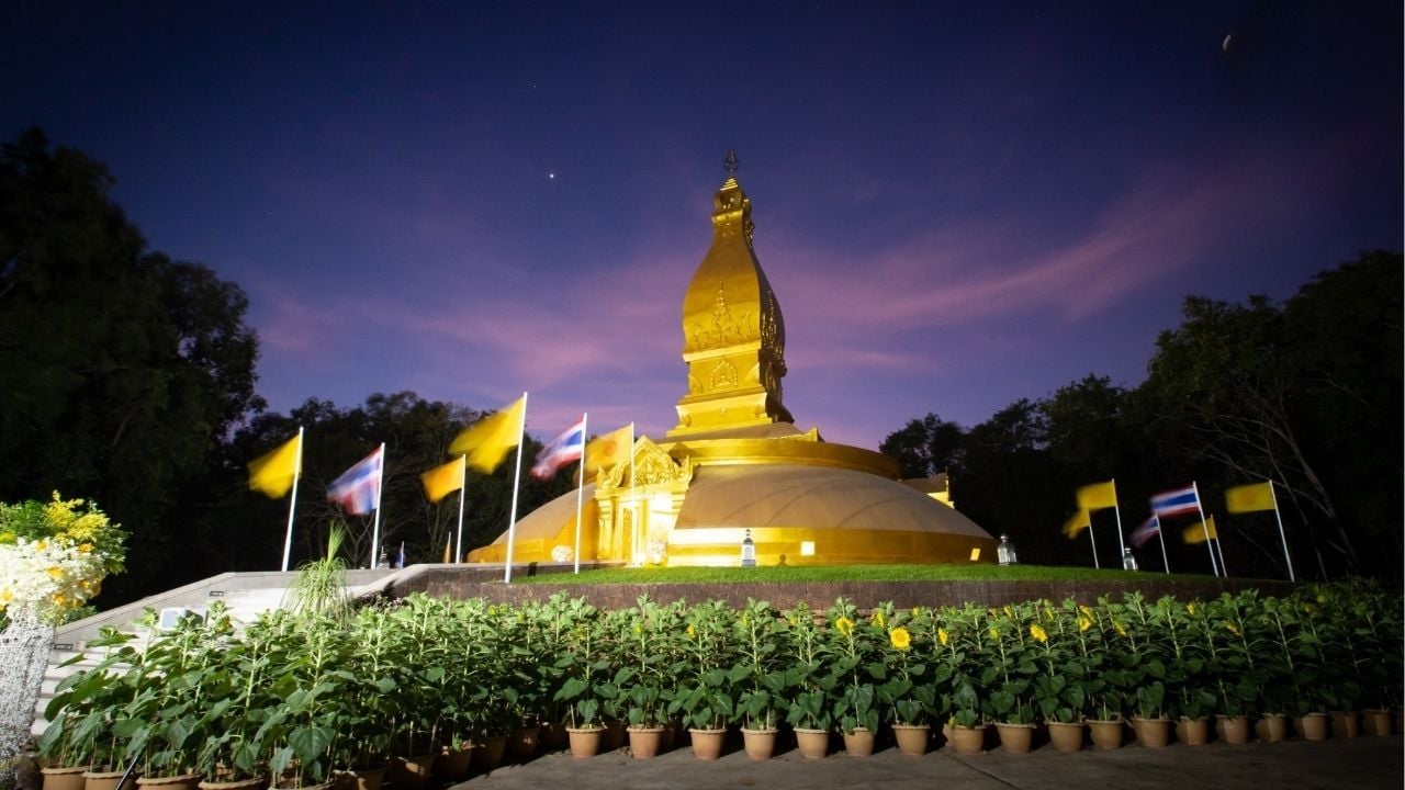 Central Thailand monk probed over funds and woman scandal | Thaiger