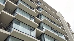 Australian man survives knife slash and hotel plunge in Pattaya | Thaiger