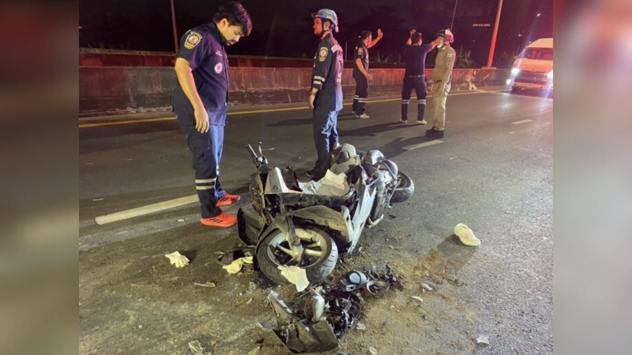 Teen futsal player dies in motorbike crash on Bangkok bridge | Thaiger