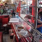 Knife thug robs Saraburi gold shop, takes customer hostage (video) | Thaiger