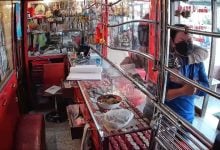 Knife thug robs Saraburi gold shop, takes customer hostage | Thaiger