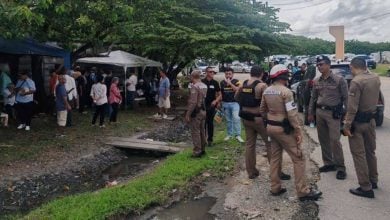 Taxi turf war erupts as Phuket drivers block cruise cab | Thaiger