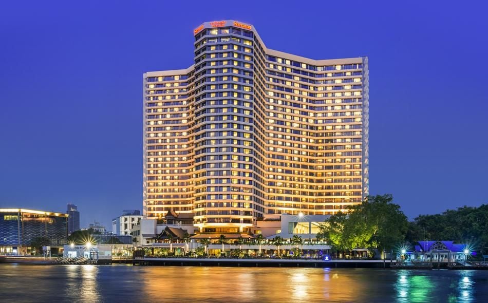 The exterior of Royal Orchid Sheraton right by the Chao Phraya River