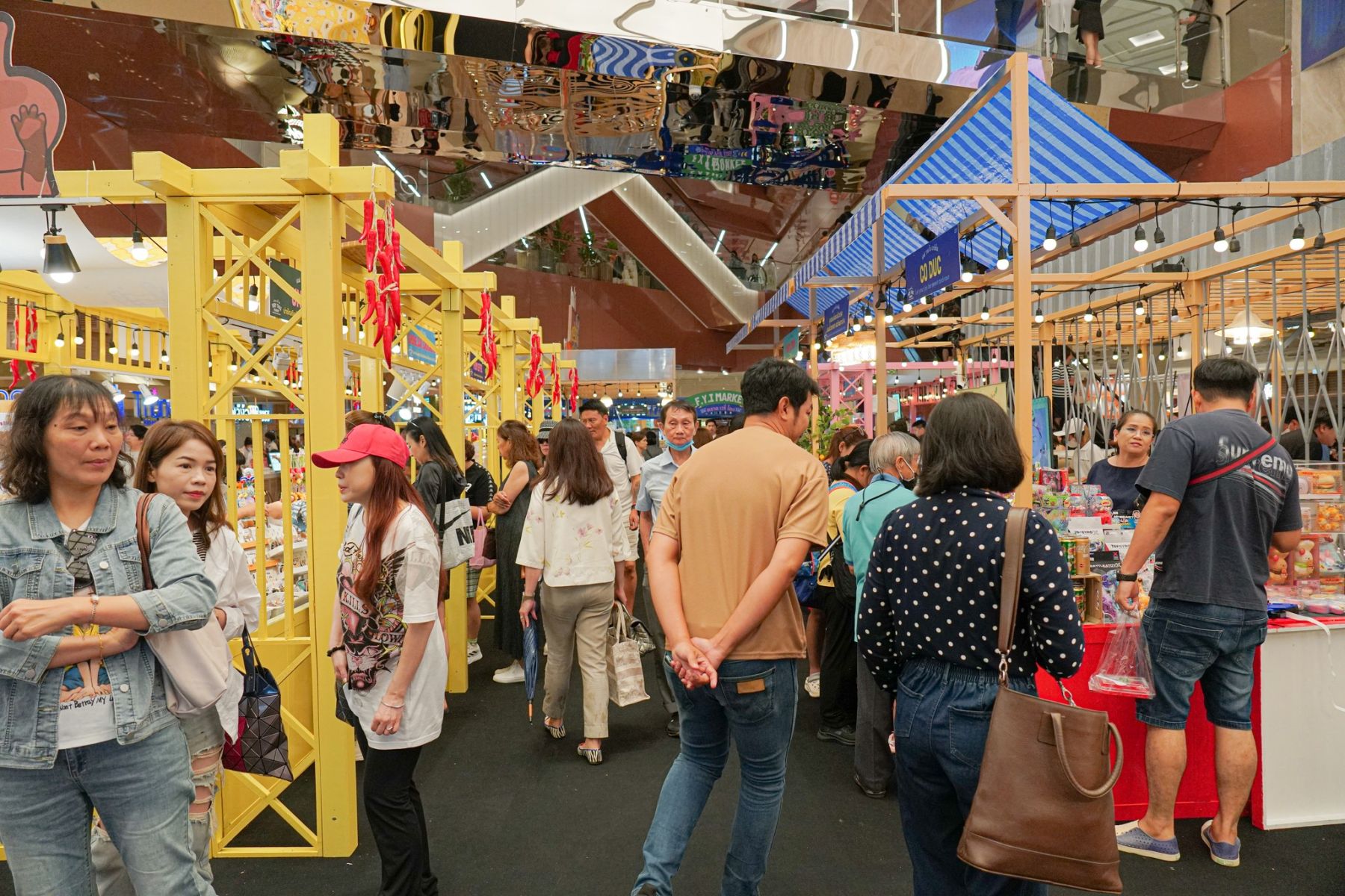 Very Thai Market at Central Park Bangkok