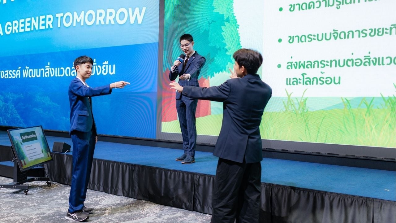 A small skit from the Greencycle team during their preseentation Wonder lab