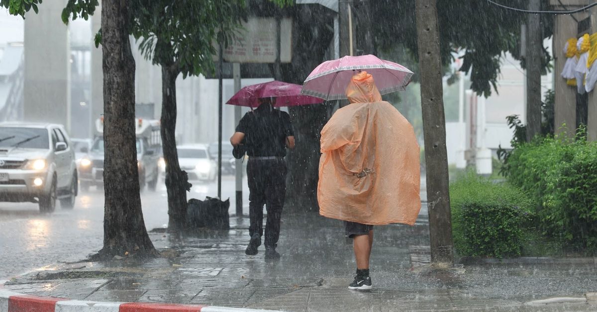Bualoi batters Thailand as flood warnings sweep nation | News by Thaiger