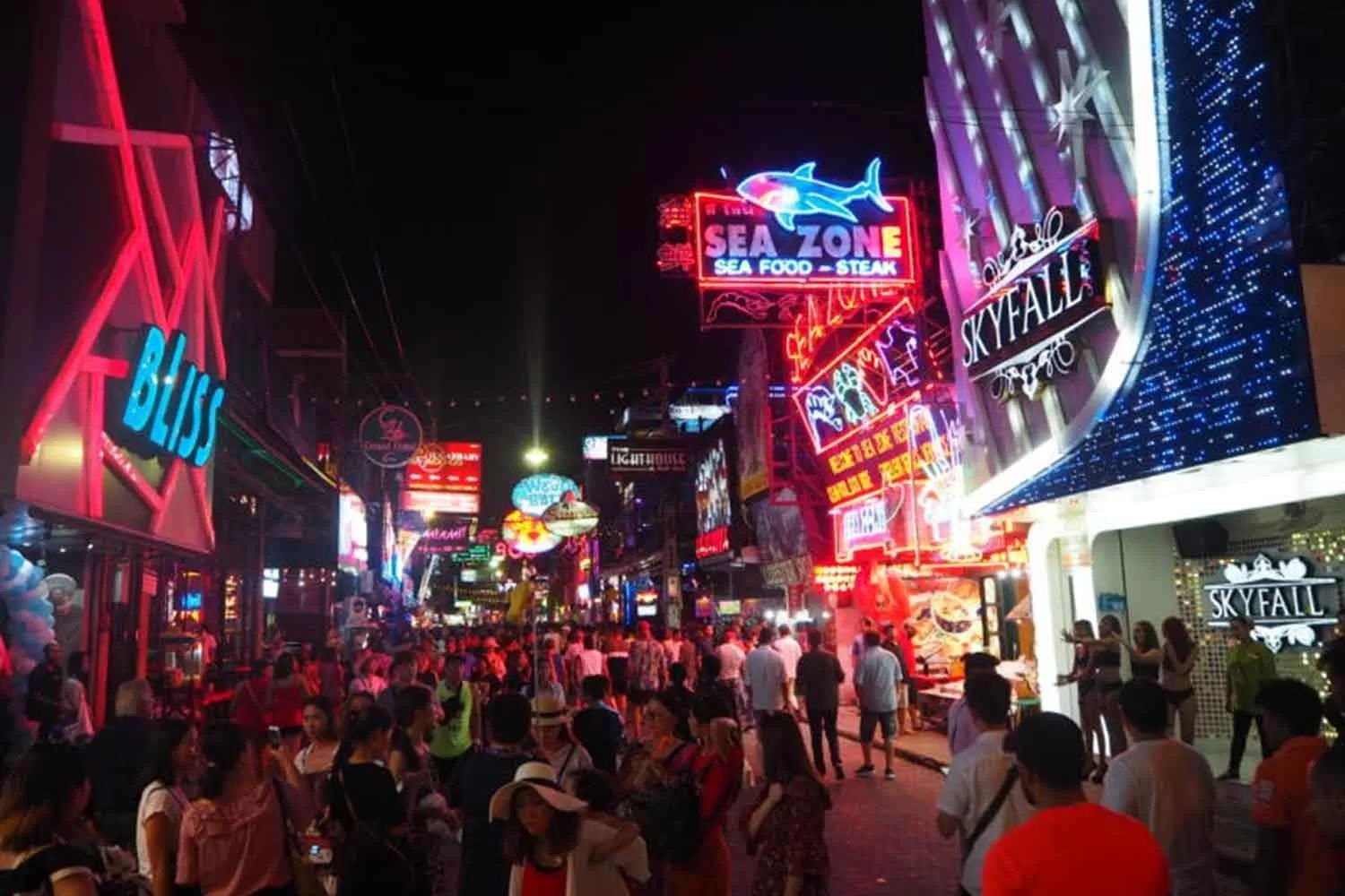 Drinkers in Thailand face 10,000 baht hit for after-hours pints | News by Thaiger