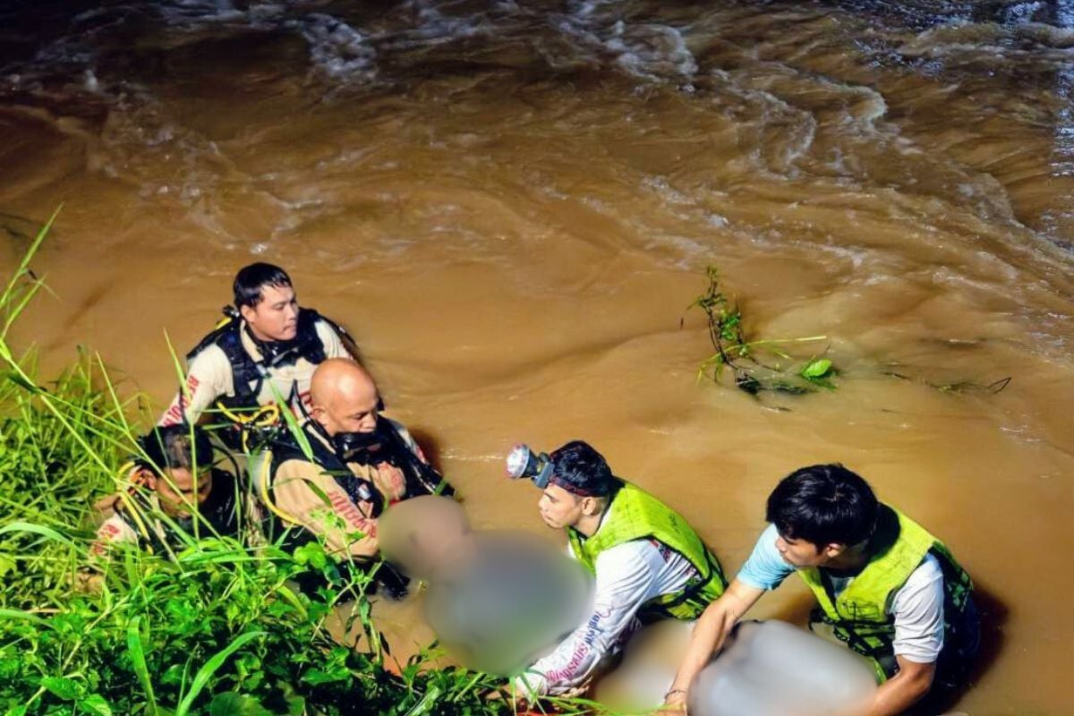 Volunteer drowns while installing flood barricade in Nakhon Ratchasima | Thaiger