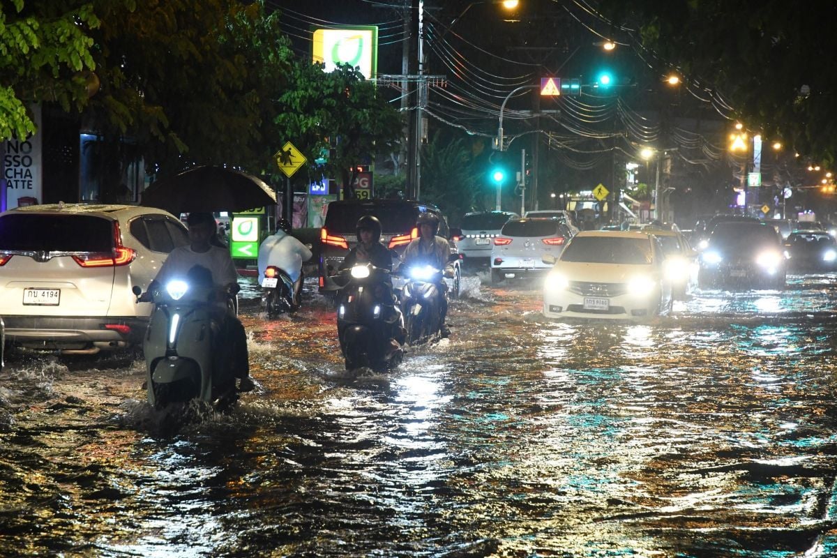 Heavy rains forecast in Bangkok and 41 provinces | Thaiger