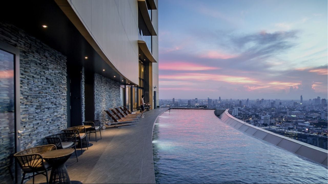 The pool at Lumpini 24