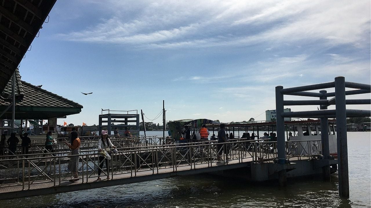 The Nonthaburi Pier | Photo taken by Sileong from Wikipedia