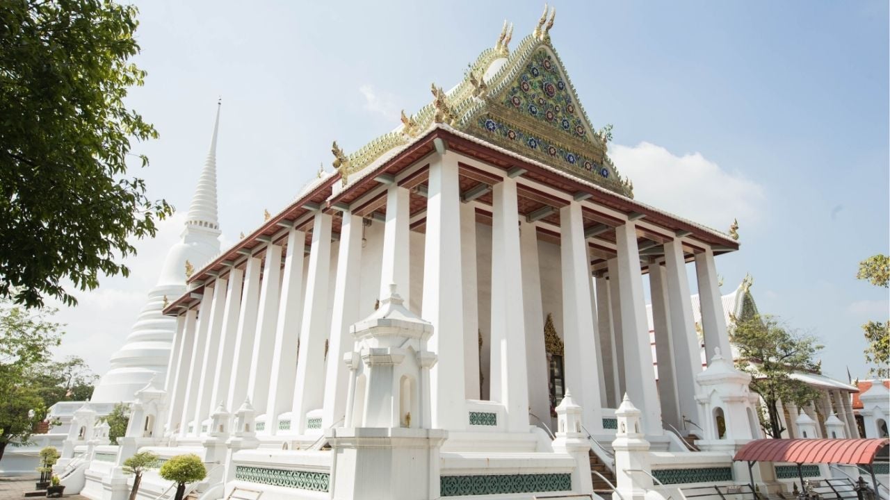 Wat Chaloem Phra Kiat Worawihan | Photo taken from the Thailand Tourism Directory website purple mrt line