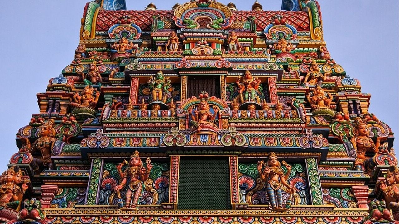 Sri Maha Mariamman Temple (Wat Khaek) | Photo by WAT KHAEK SILOM taken from Wikipedia
