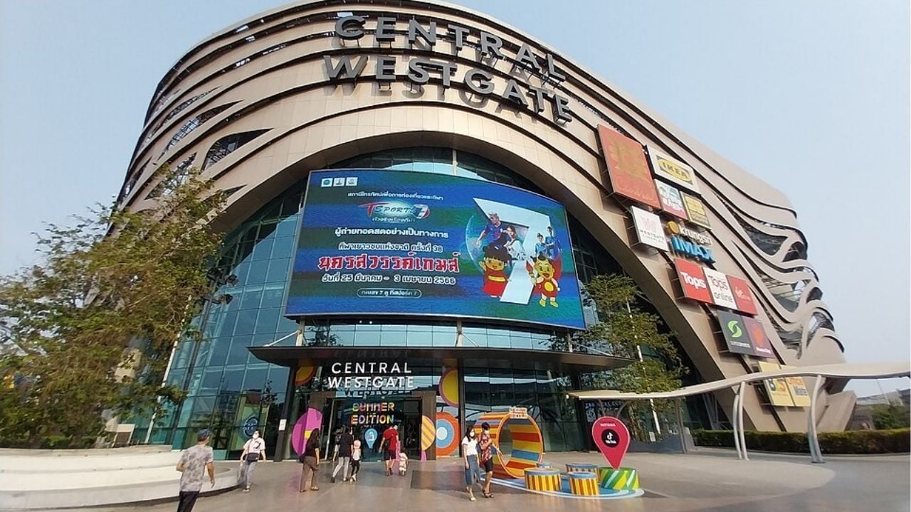 The entrance to Central Westgate | Photo by กสิณธร ราชโอรส taken from Wikipedia