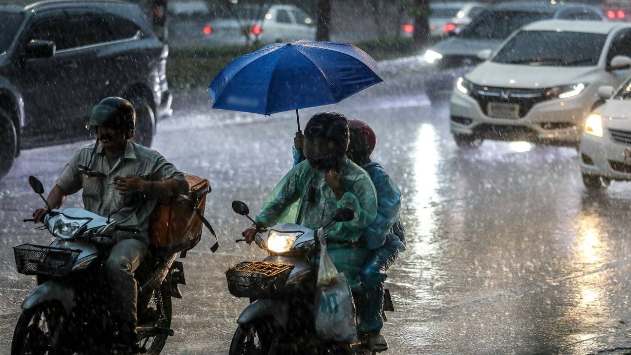 Thailand braces for floods and heavy rains amid monsoon trough | News by Thaiger