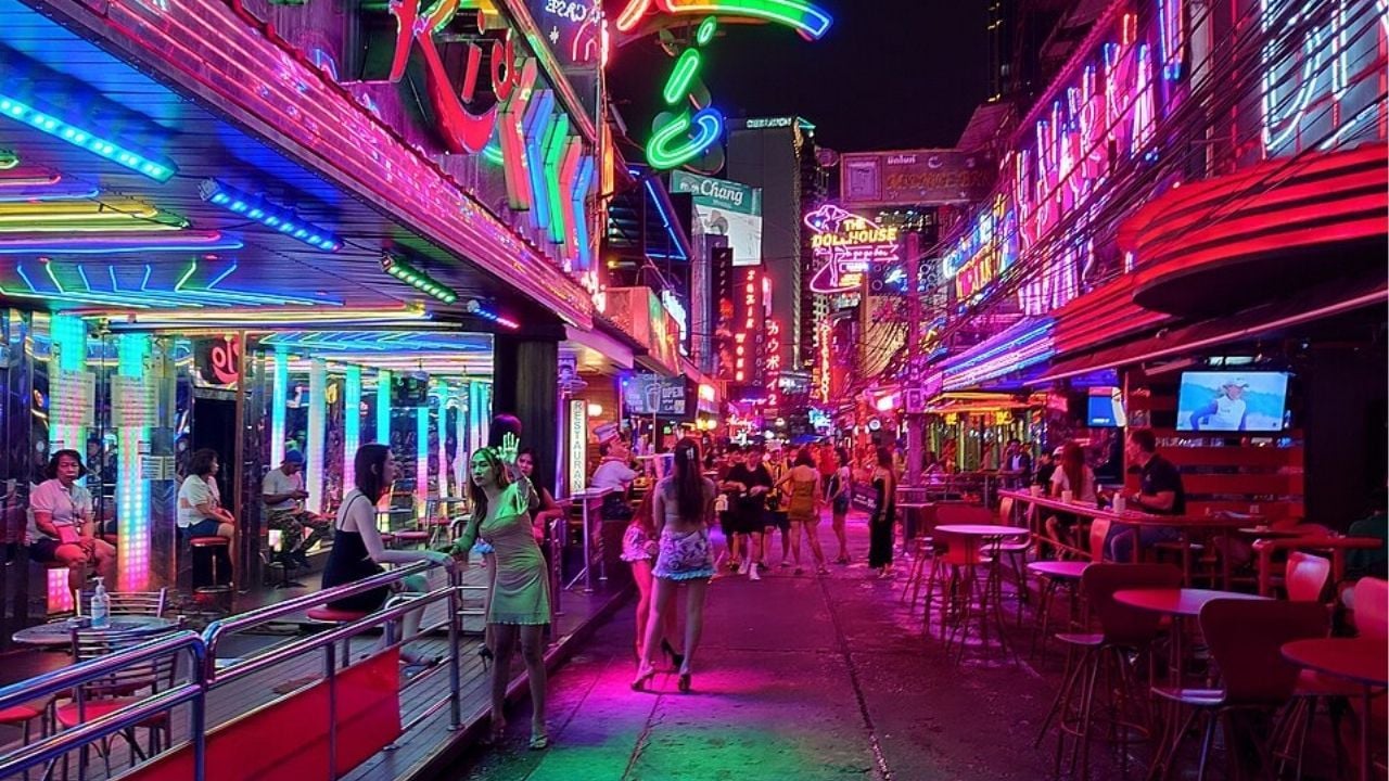 Soi Cowboy | Photo by Yu tptw taken from Wikipedia