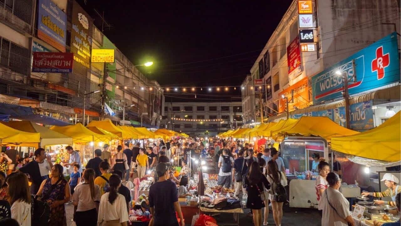 Krabi Walking Street market in Thailand | Photo takne form the Digital Travel Couple website