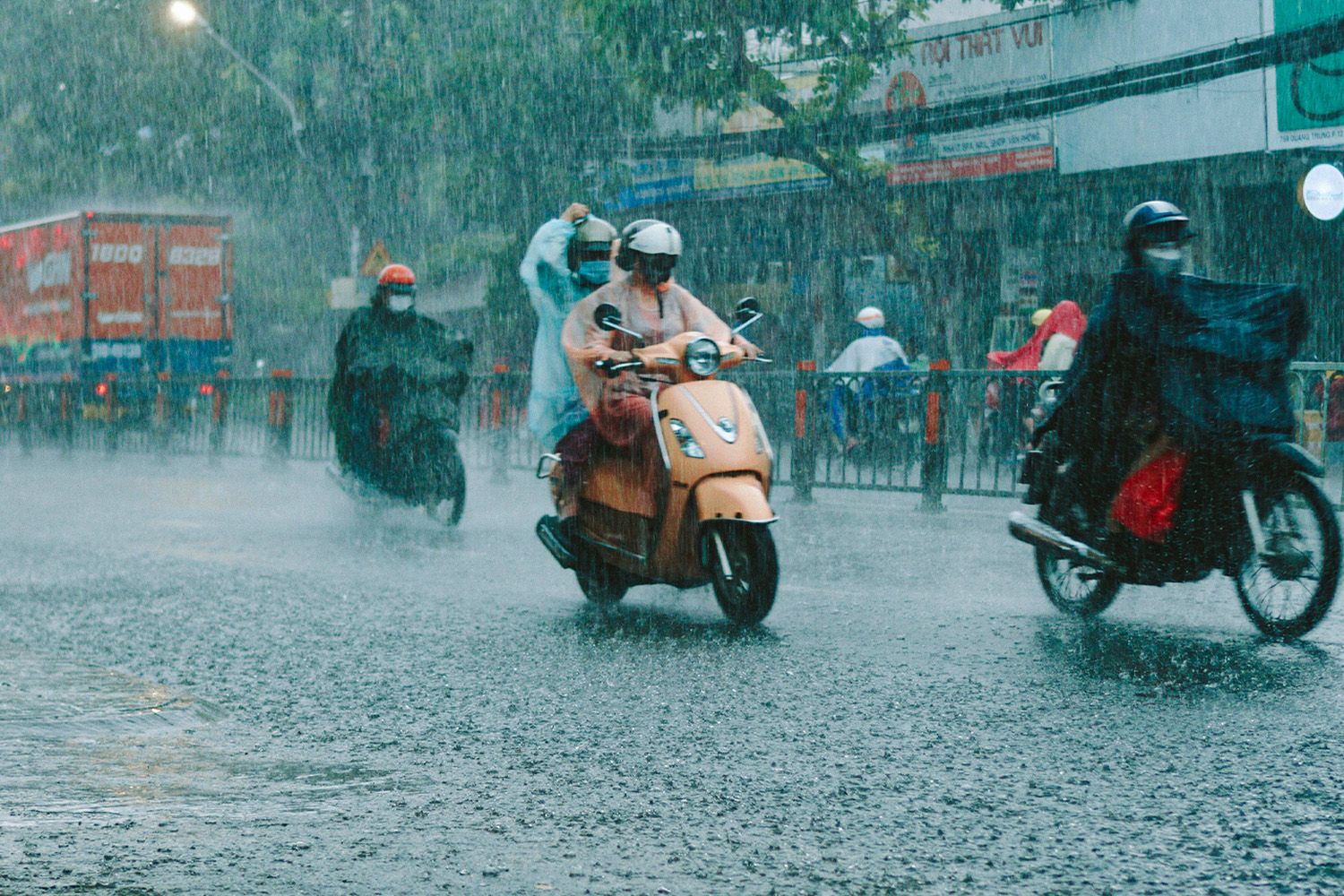Torrential rain lashes Thailand, TMD warns of flash floods | News by Thaiger