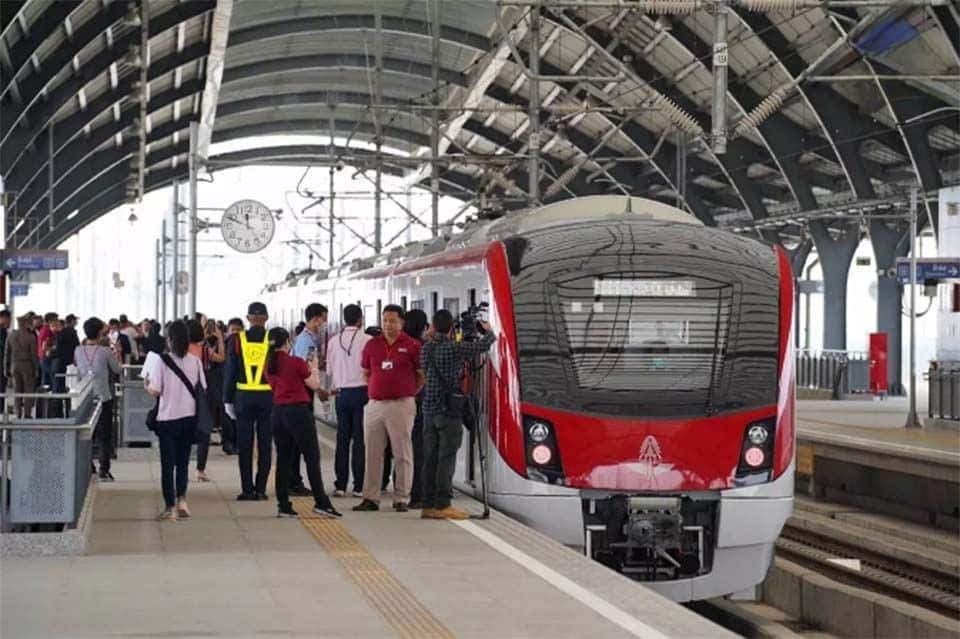 Bangkok commuters get 2-month reprieve on 20-baht fare | News by Thaiger