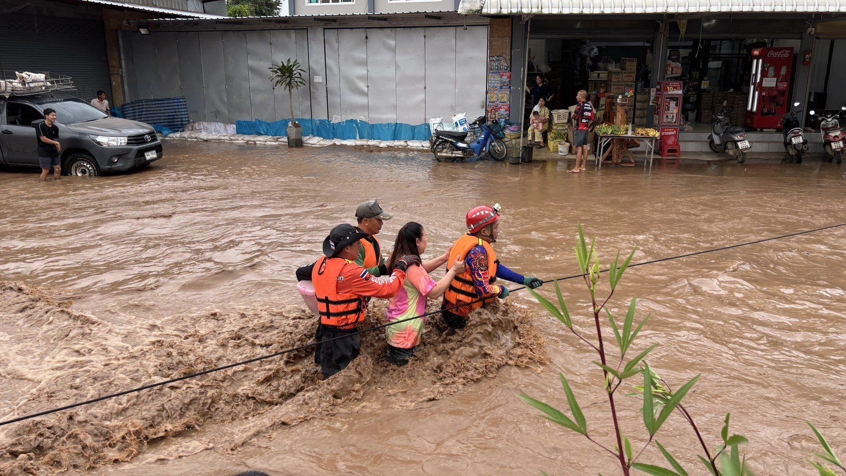 Typhoon Ragasa fuels storms as Thailand faces fresh flood fears | News by Thaiger