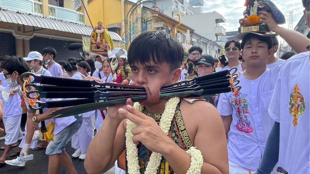 Ma song with a couple of swords piercing through hs cheek | Photo taken from Beyond Hotels and Resorts website