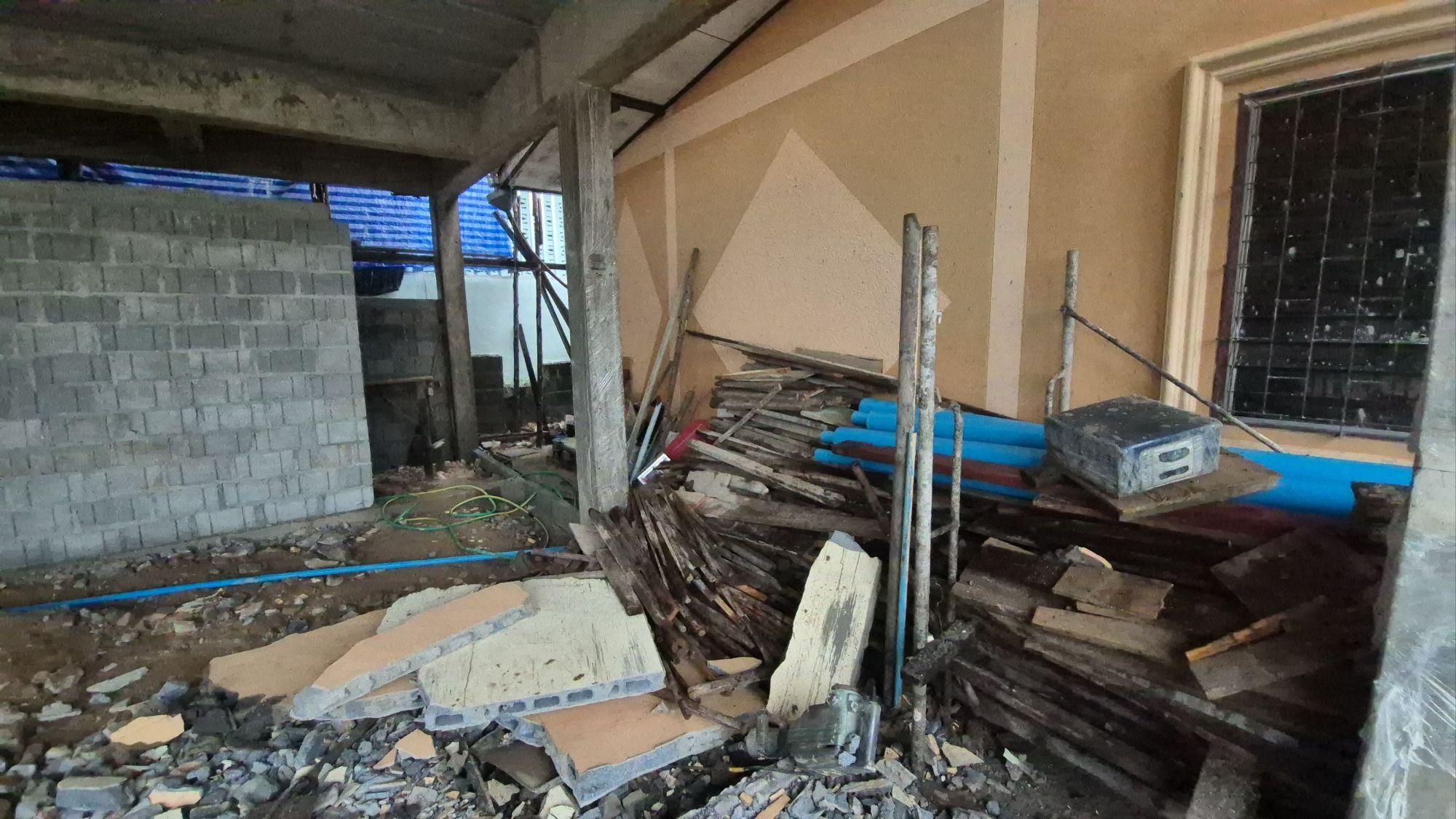 Contractor crushed in horror wall collapse at Pattaya home | News by Thaiger
