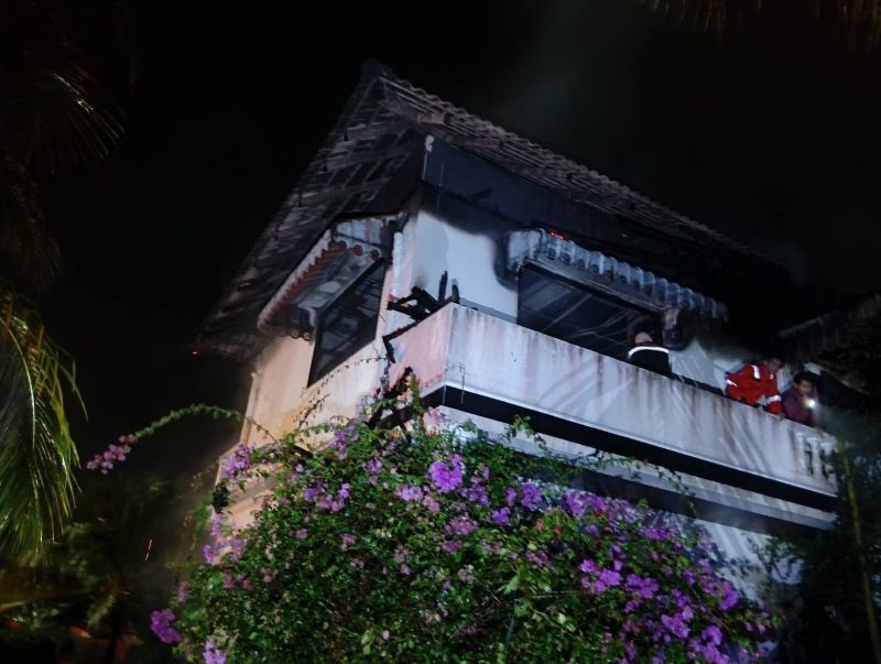 Late-night blaze guts Phuket home in suspected power fault | News by Thaiger