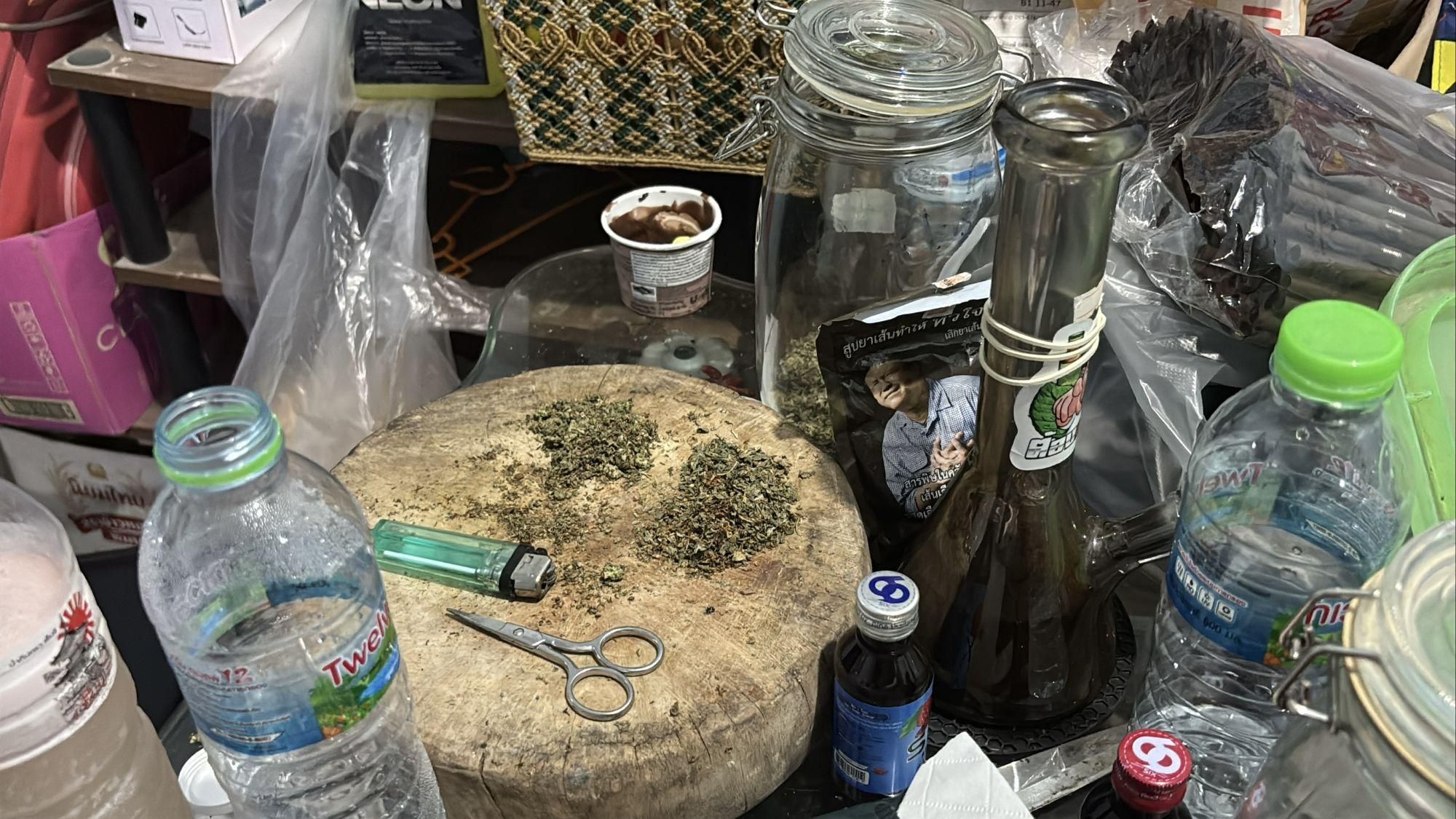 Stoned shopkeeper arrested after knife rampage in Chon Buri | News by Thaiger