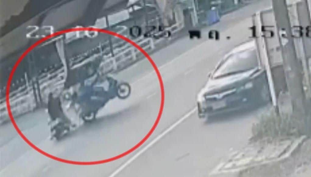 Young couple slams into ice cream cart in Sri Racha smash | News by Thaiger