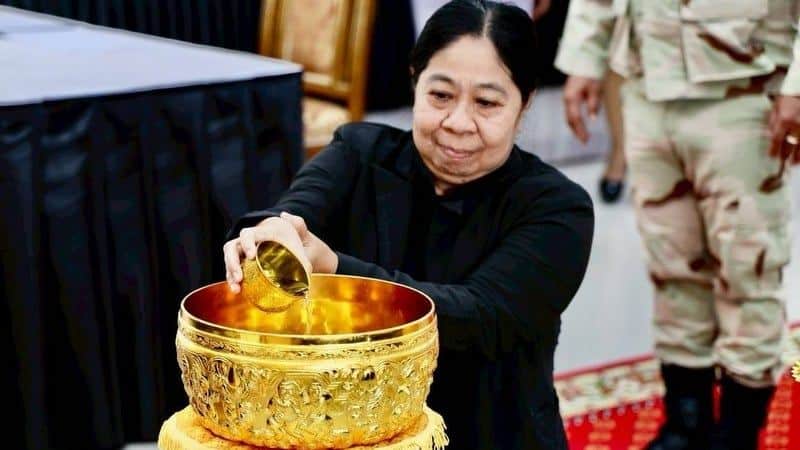 Phuket mourns Queen Mother with island-wide tributes | News by Thaiger