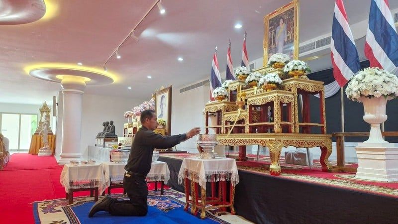 Phuket mourns Queen Mother with island-wide tributes | News by Thaiger