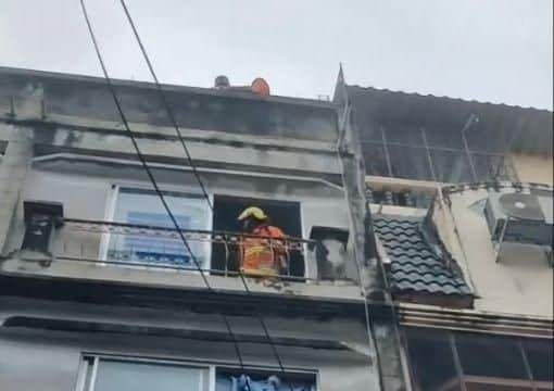 Man flees to rooftop as Sri Racha apartment goes up in flames | News by Thaiger