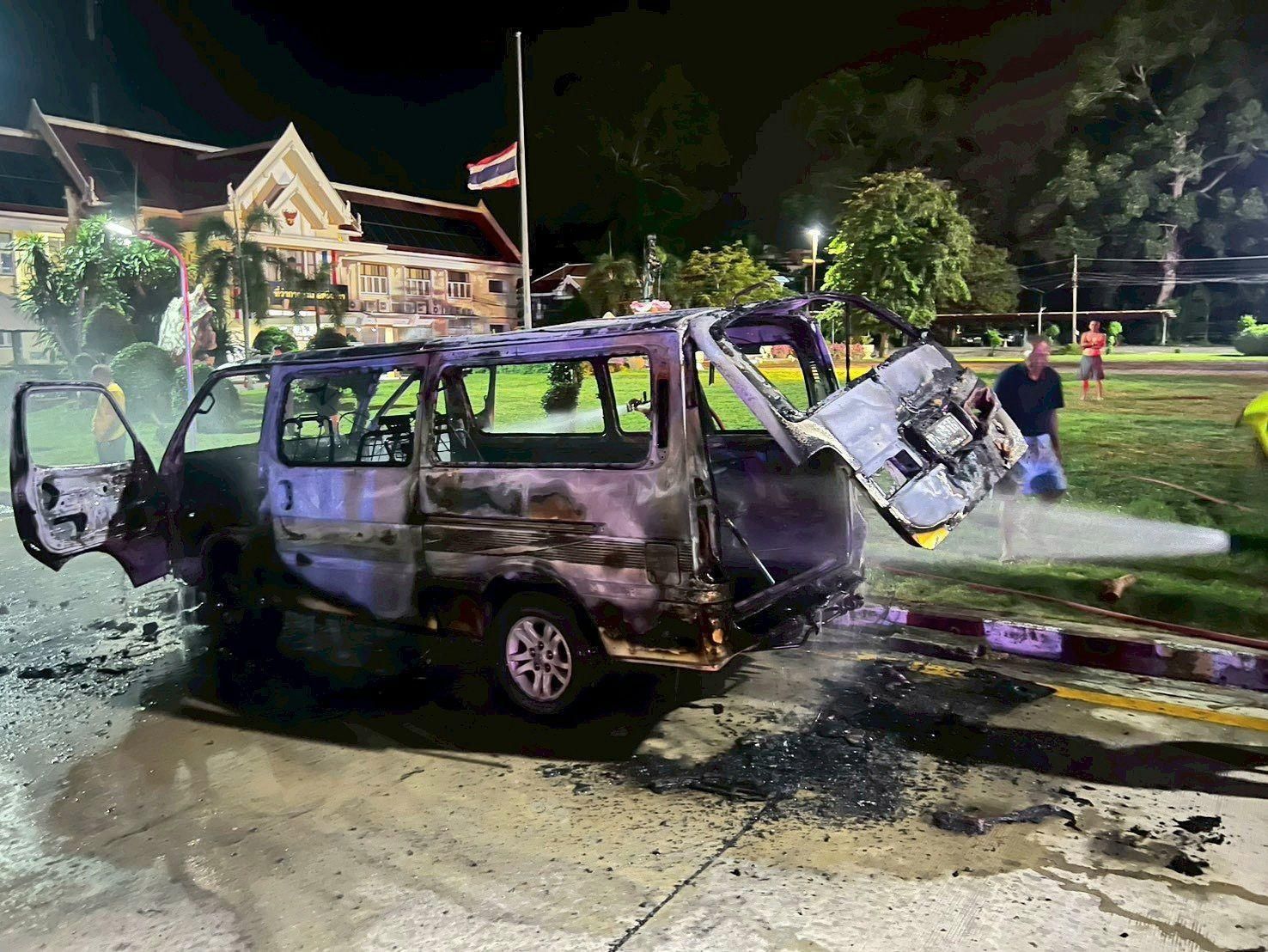 Towed van bursts into flames near Sri Racha District Office | News by Thaiger