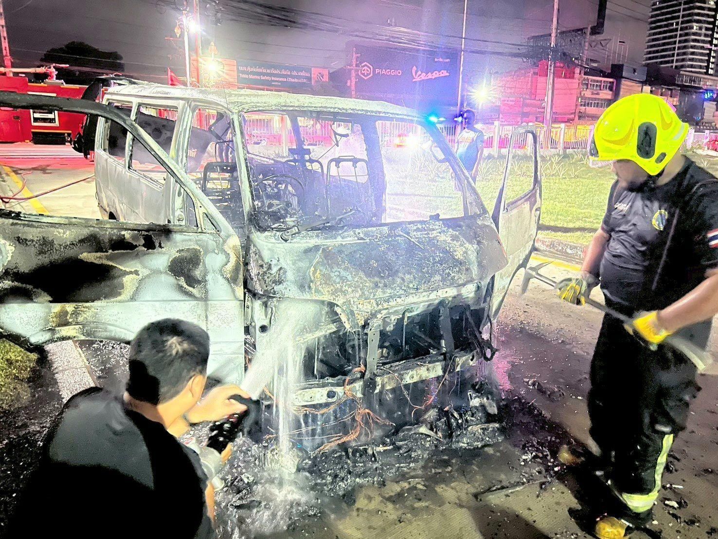 Towed van bursts into flames near Sri Racha District Office | News by Thaiger