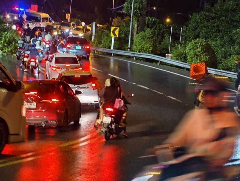 Tree and power pole fall cuts traffic on Patong Hill road | News by Thaiger