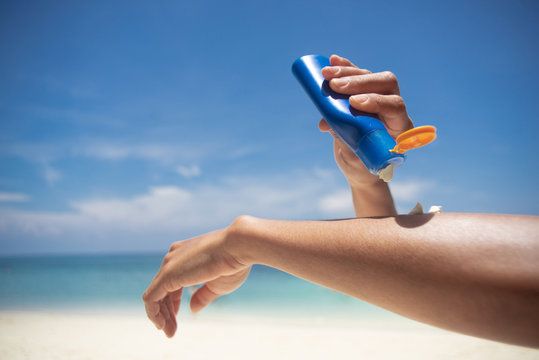Thailand tourists face 100k fine for toxic sunscreen on reefs | News by Thaiger