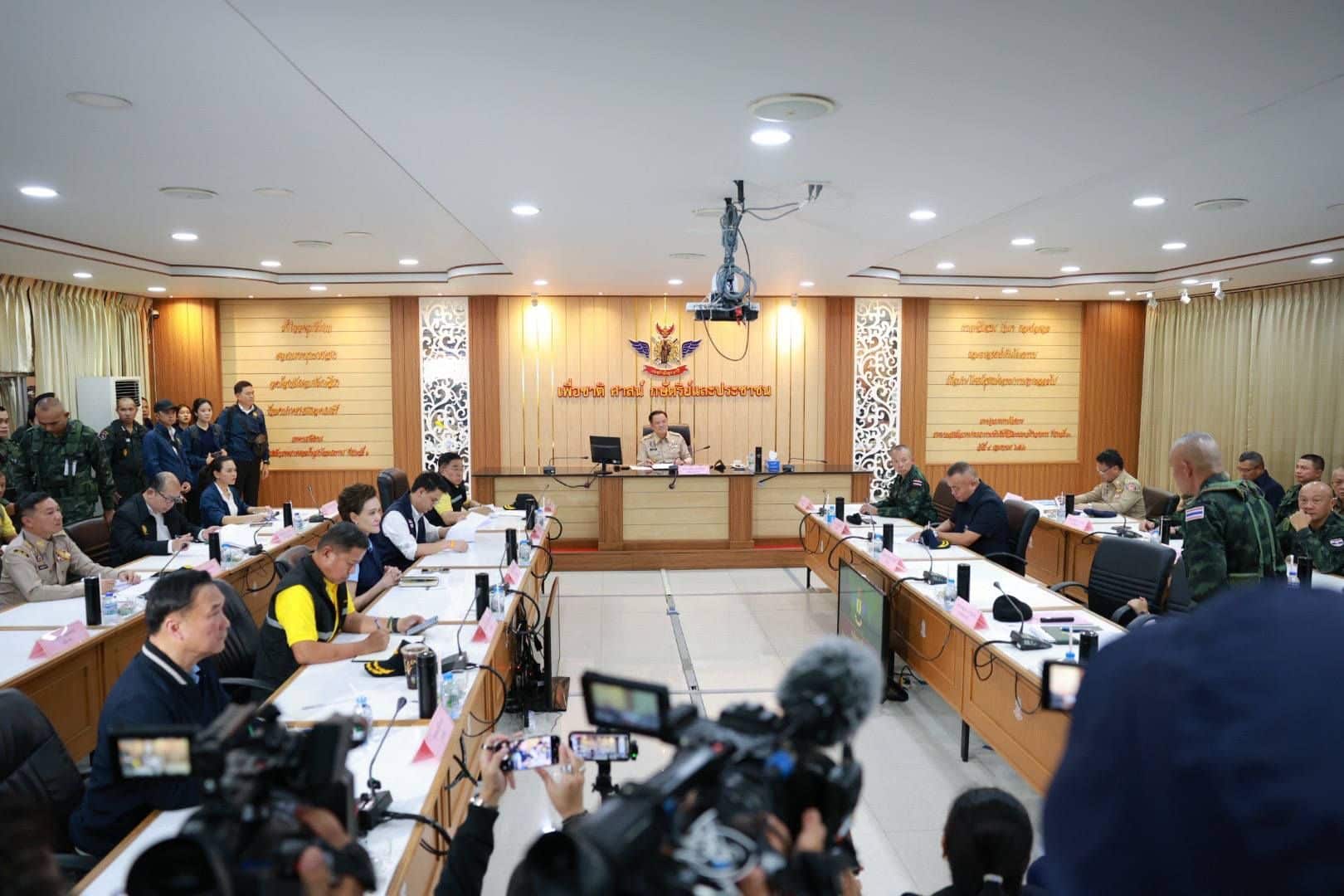 Anutin heads to conflict-hit border to boost morale and aid (video) | News by Thaiger