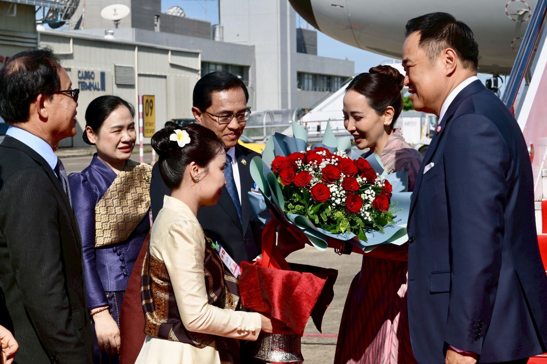 PM Anutin’s first foreign trip seals major Thai-Lao crime pact | News by Thaiger