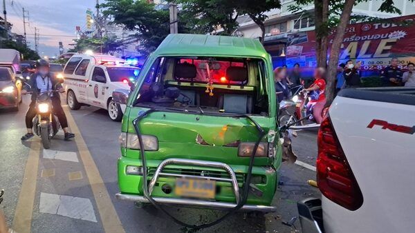 Bangkok taxi crash leaves 1 dead and 13 injured in pile-up | News by Thaiger