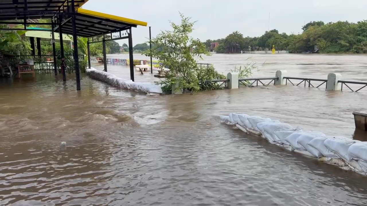 Four drown as flooding worsens in Ayutthaya, over 42,000 households affected | Thaiger