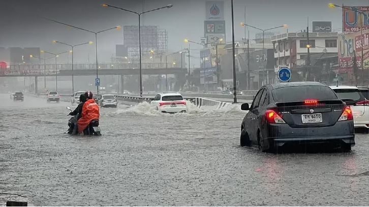 Storm brews near Thailand as rain and rough seas roll in | News by Thaiger