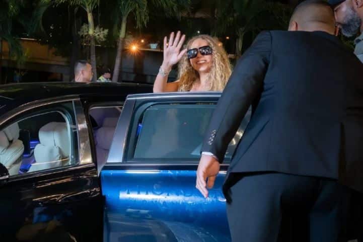Mariah Carey dazzles Bangkok with 'Mimi' world tour arrival | News by Thaiger