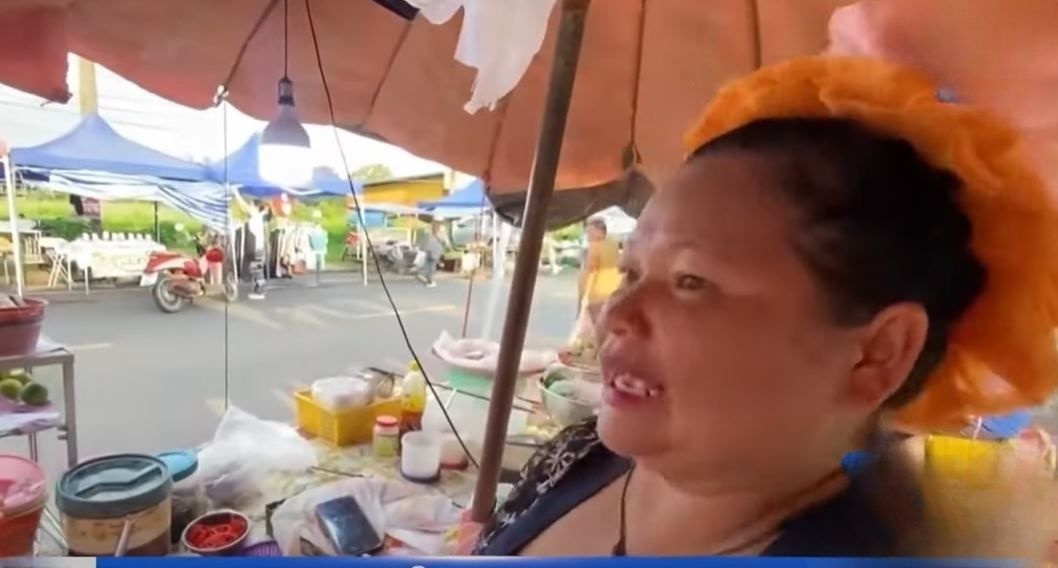 Vendors plead for peace as border tensions crush Surin trade (video) | News by Thaiger