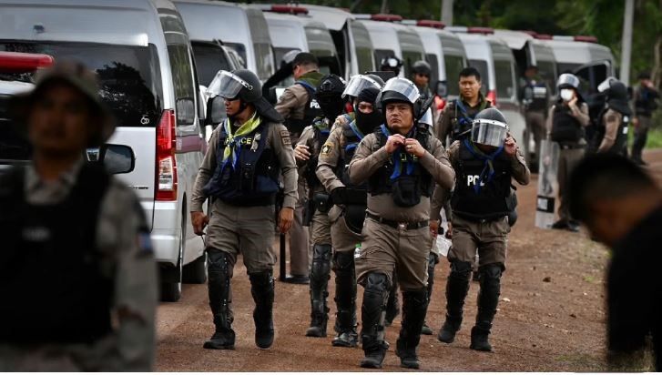 Locals ready tractors to reclaim disputed Thai-Cambodian land | News by Thaiger