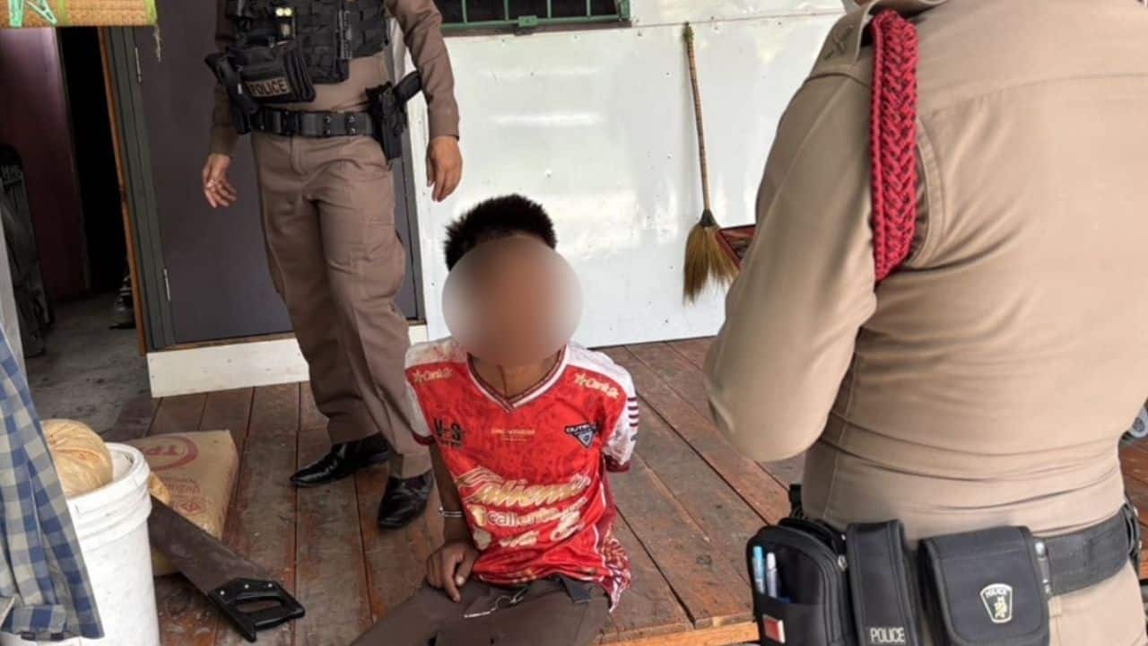Thai father attacks daughter with saw in Samut Prakan house | News by Thaiger