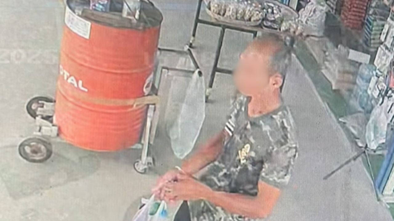 Thai man found dead with leg chaiend to tree