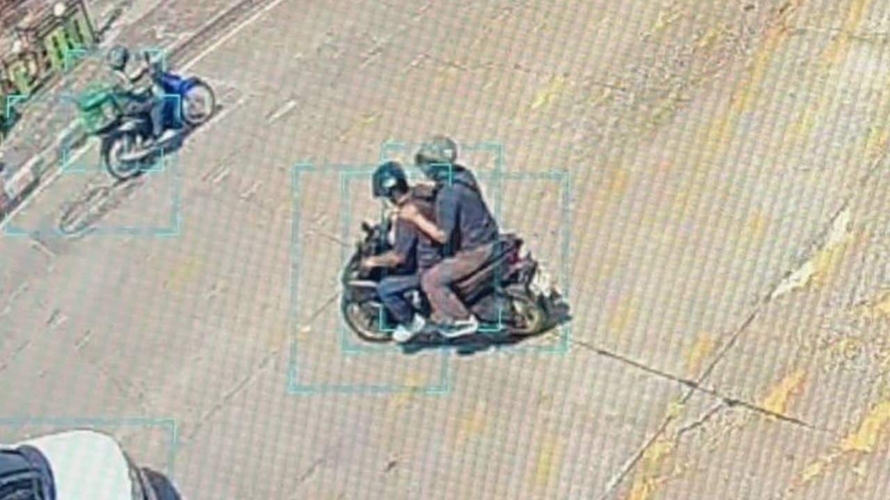 Iranian poses as police to extort money from Indians