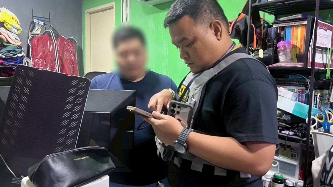 18 sports commentators arrested for illegal football streaming and gambling promotion | News by Thaiger