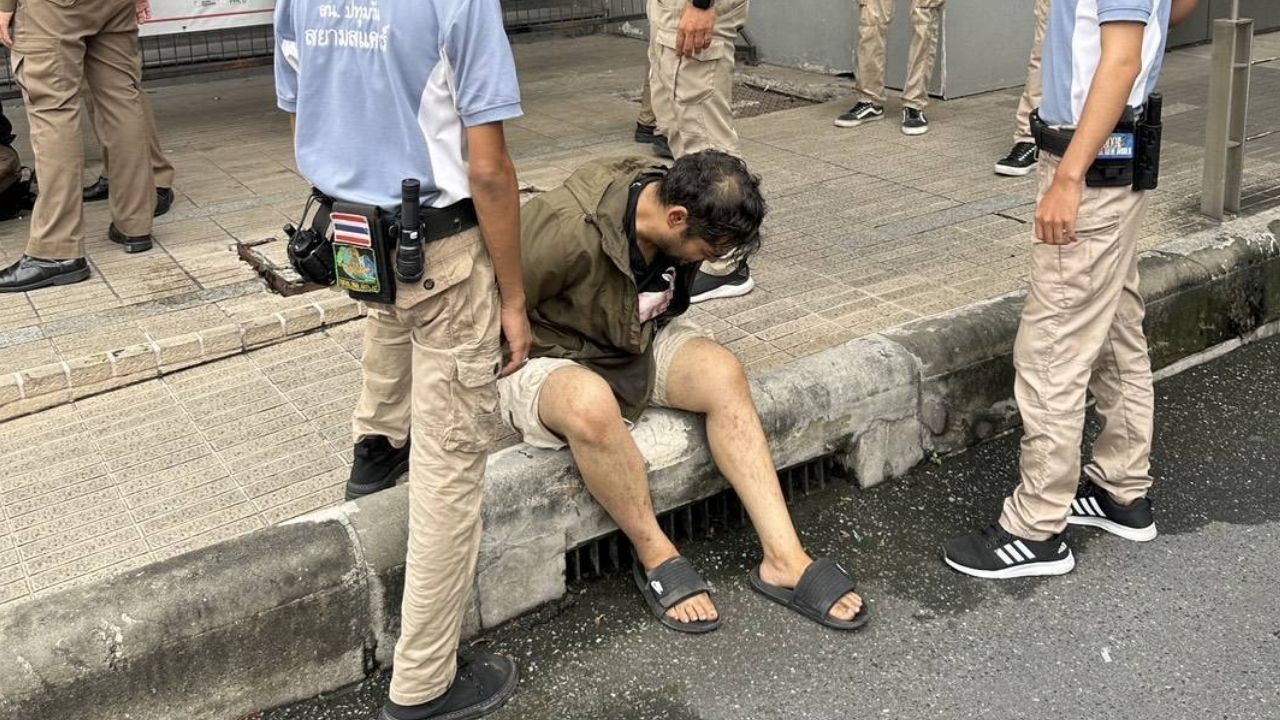 Indian man caught after wielding fake gun at Siam Square in Bangkok | Thaiger